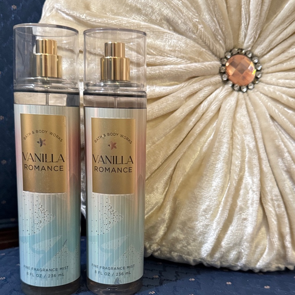 Vanilla Romance Fine Fragrance Mist by Bath & Body Works - Gold and Blue - Picture 1 of 1